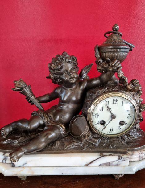 PENDULE ANGE EN REGULE SIGNEE L.F MOREAU