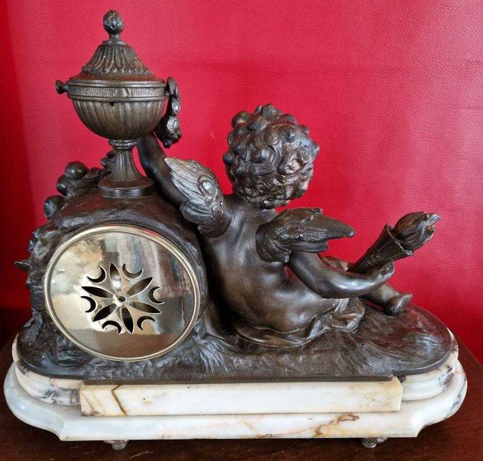 PENDULE ANGE EN REGULE SIGNEE L.F MOREAU