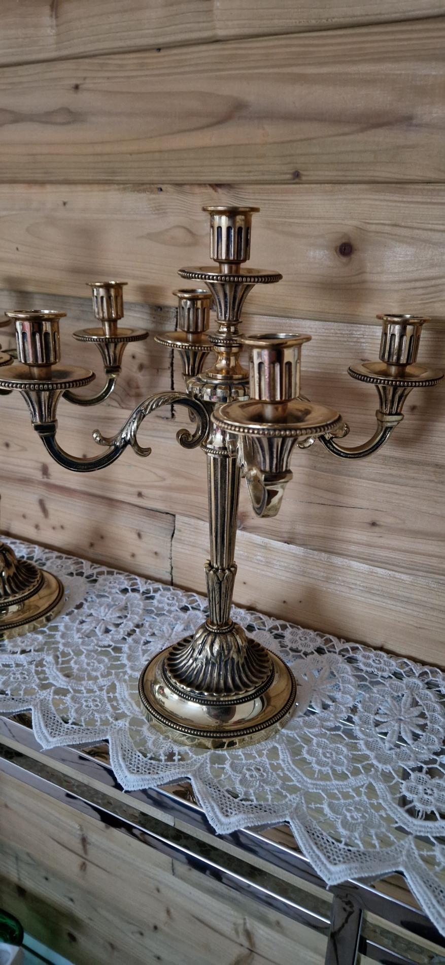 Paire de bougeoirs en bronze