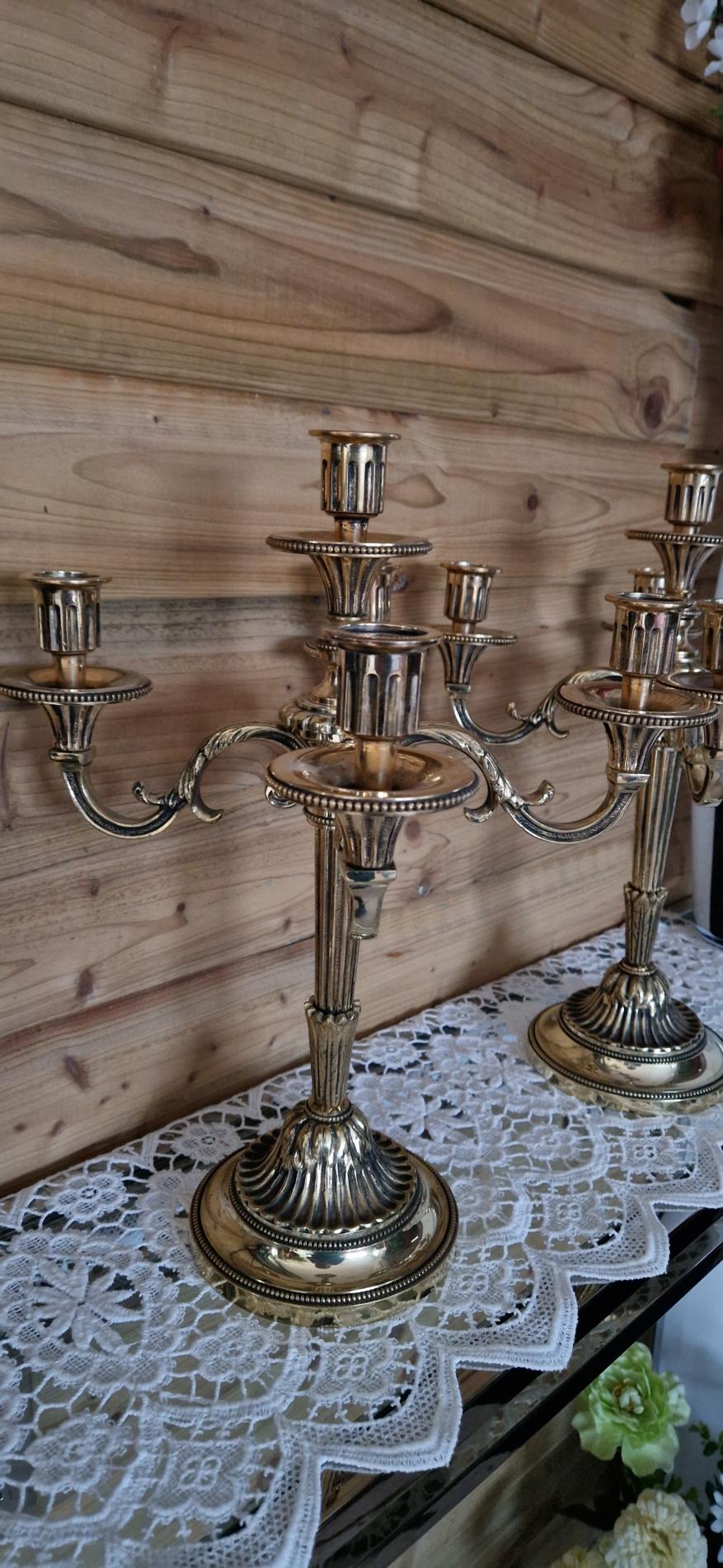 Paire de bougeoirs en bronze