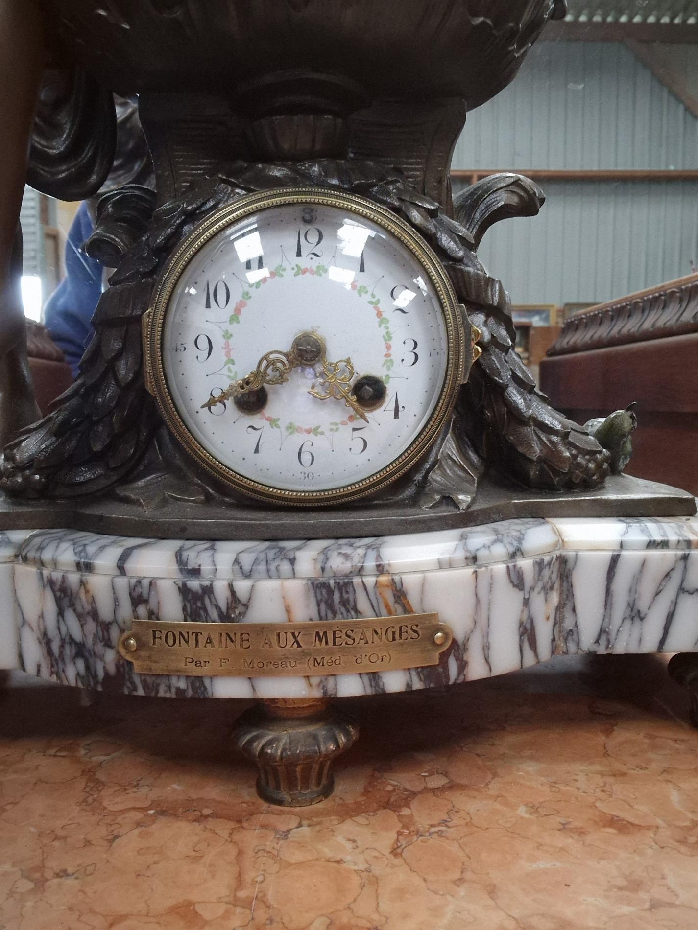 Pendule par F. Moreau