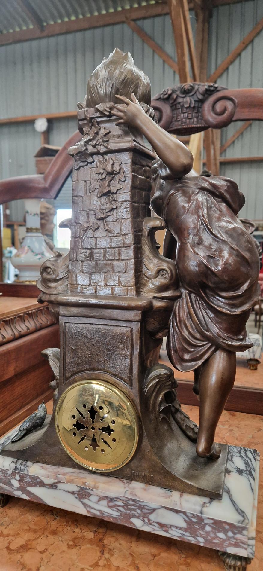 Pendule par F. Moreau