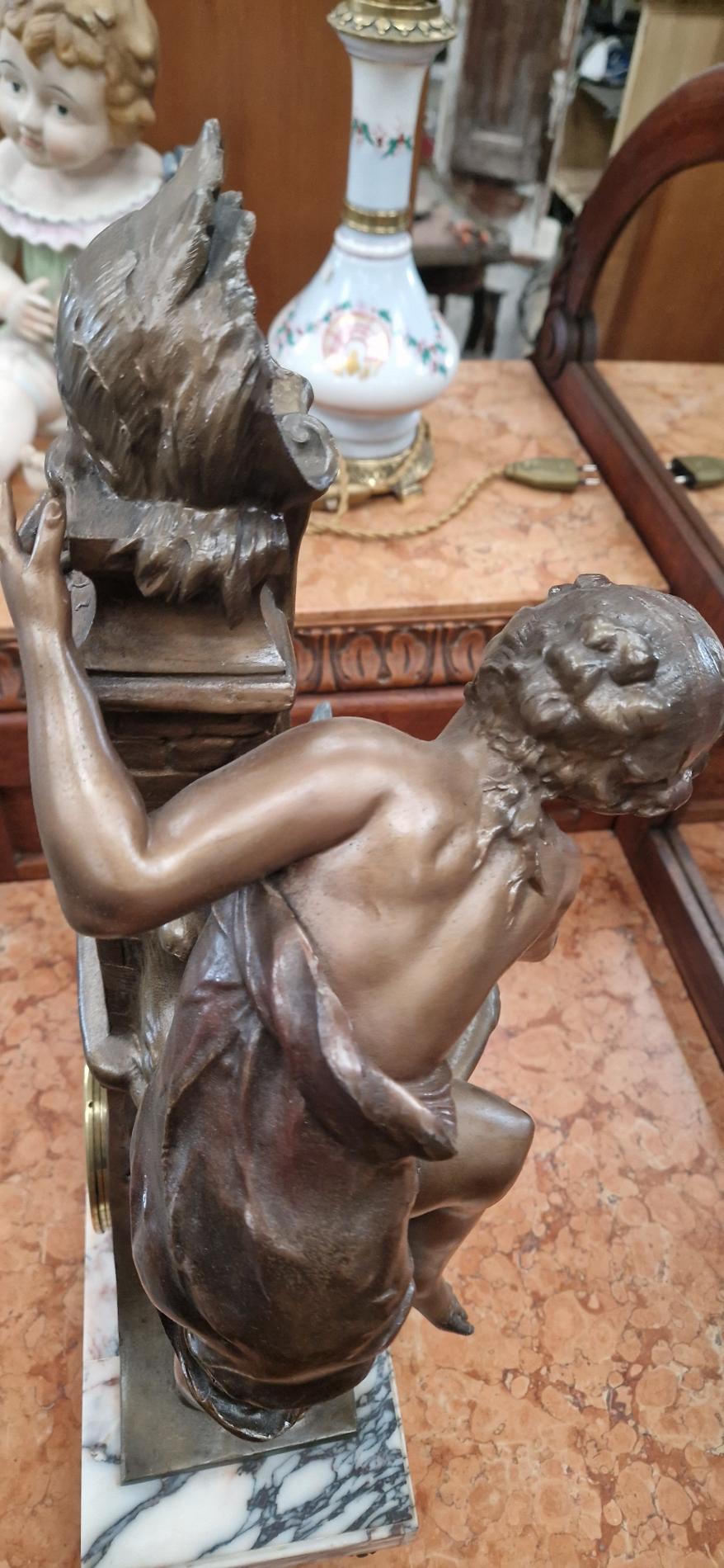 Pendule par F. Moreau