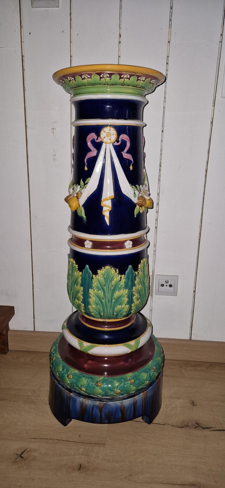 Pied d'estale, colonne majolique Minton