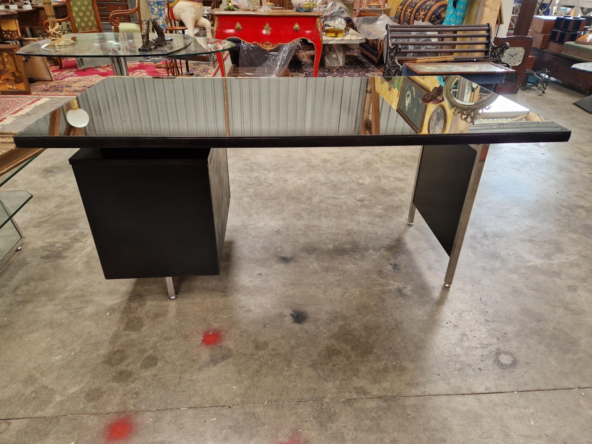 Bureau dessus miroir