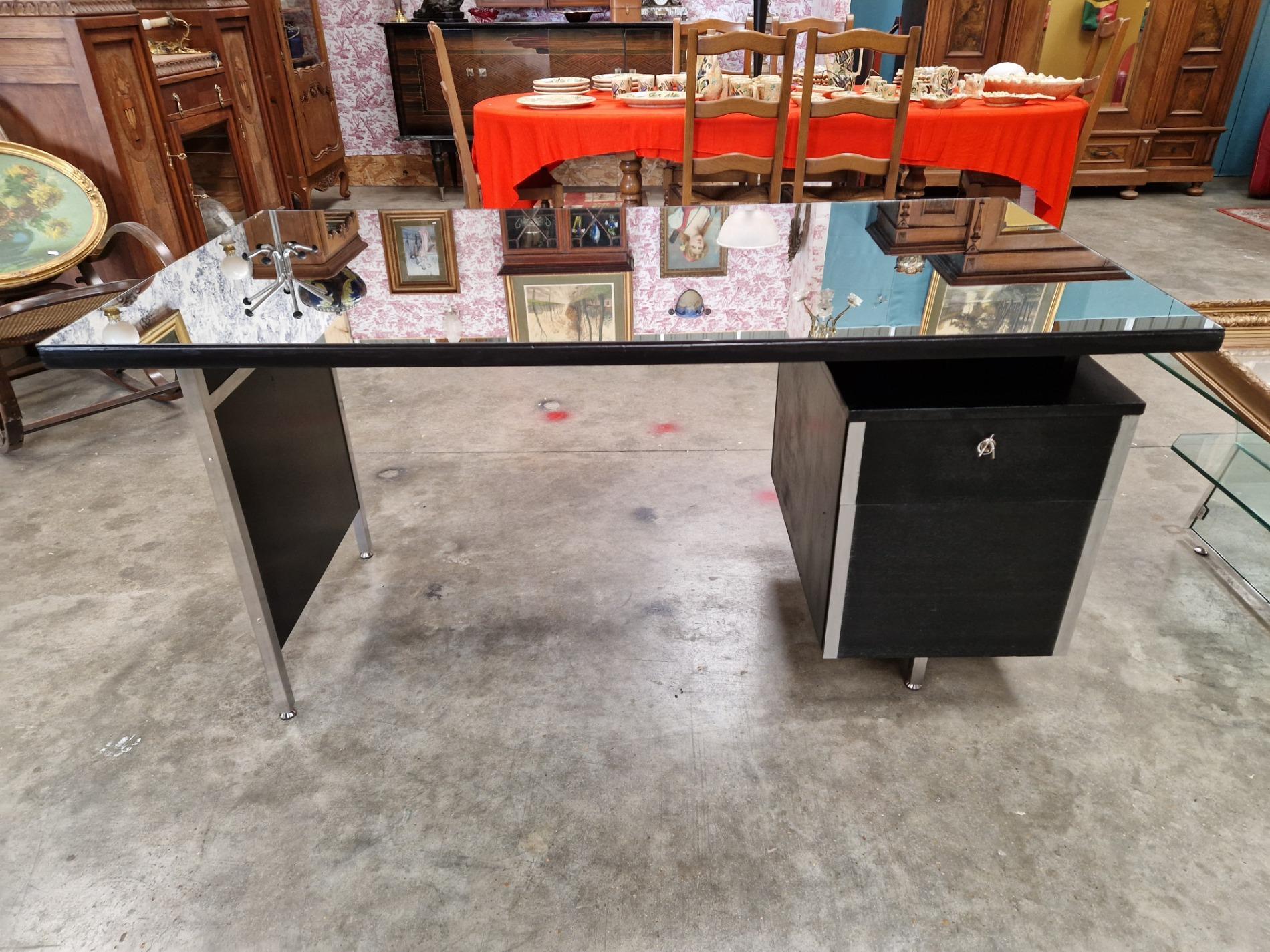 Bureau dessus miroir