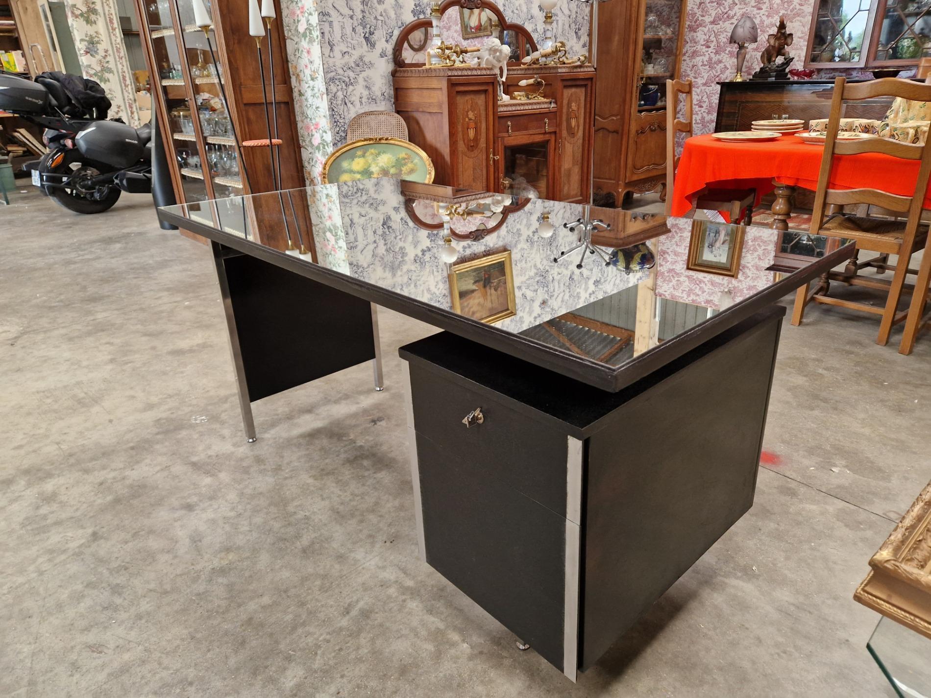 Bureau dessus miroir