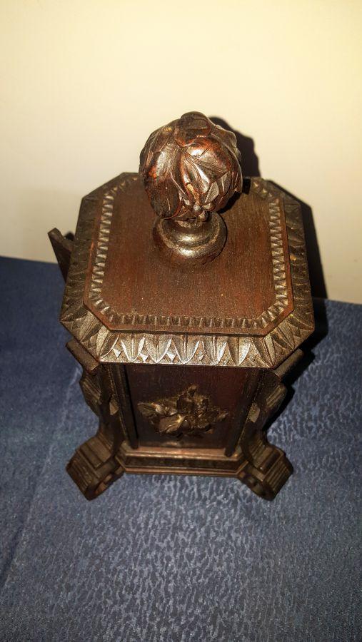 Cave à cigares en noyer forêt noire XIX ème bois sculpté florale