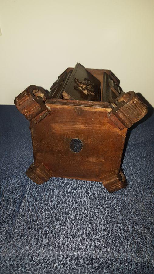 Cave à cigares en noyer forêt noire XIX ème bois sculpté florale